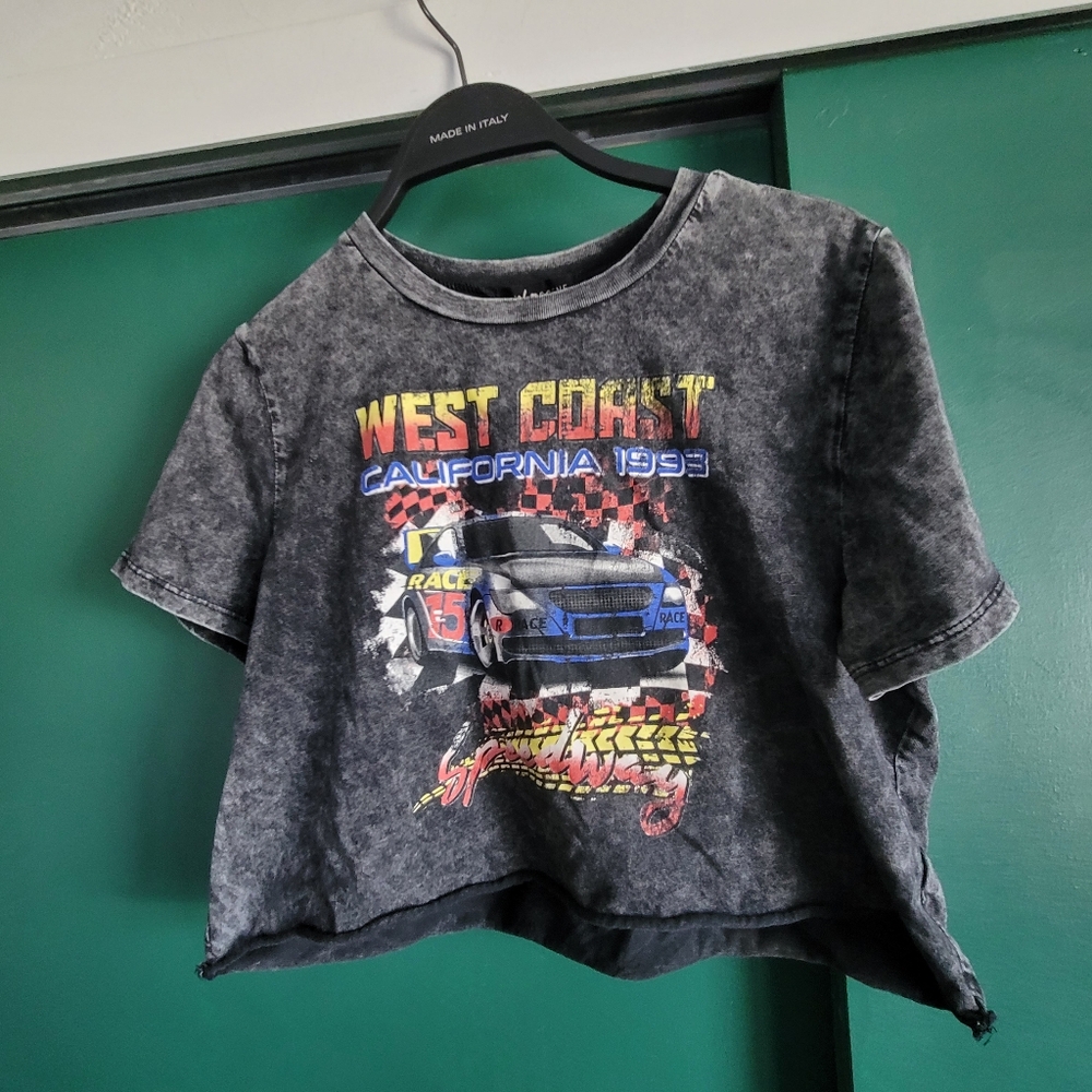 Social Scene West Coast Cropped Tee Shirt Distressed wash Size Small